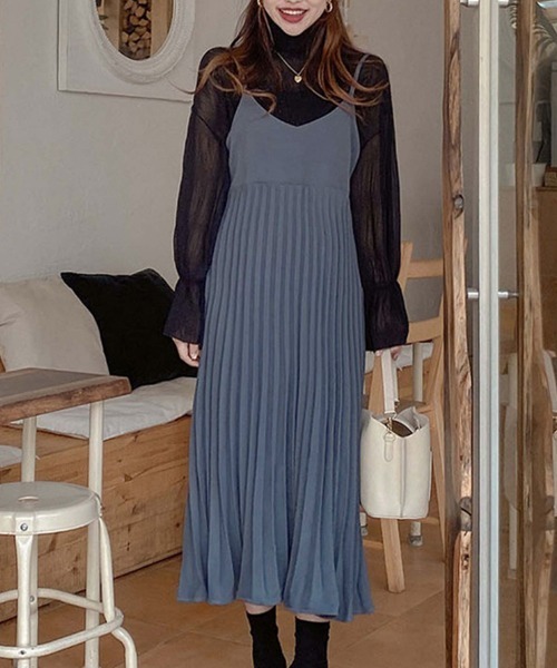 Miniministore(ミニミニストア)の「プリーツ キャミソールワンピース(ワンピース・レディース・ブルー/ブラック/ブラウン・M/L/S)」の3枚目の写真