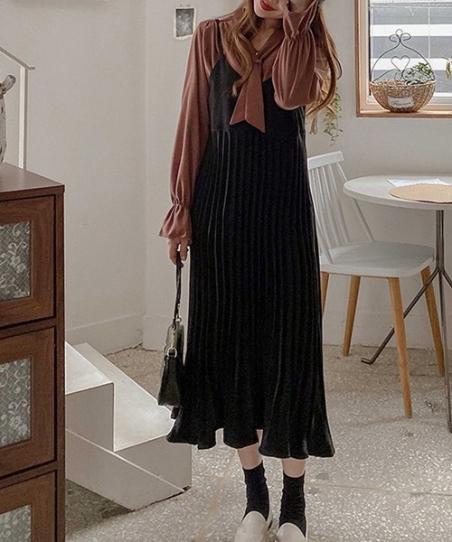 Miniministore(ミニミニストア)の「プリーツ キャミソールワンピース(ワンピース・レディース・ブルー/ブラック/ブラウン・M/L/S)」の5枚目の写真