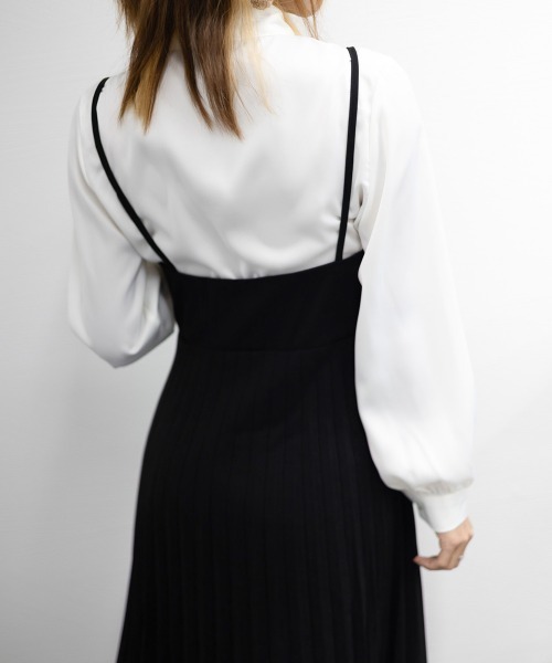 Miniministore(ミニミニストア)の「プリーツ キャミソールワンピース(ワンピース・レディース・ブルー/ブラック/ブラウン・M/L/S)」の11枚目の写真