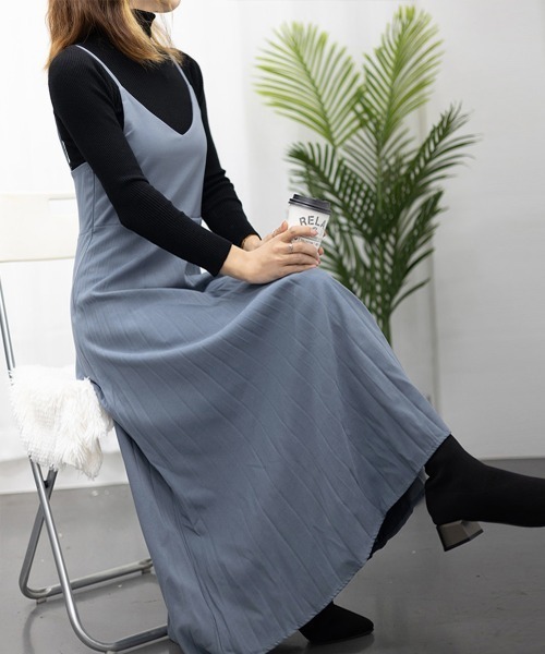 Miniministore(ミニミニストア)の「プリーツ キャミソールワンピース(ワンピース・レディース・ブルー/ブラック/ブラウン・M/L/S)」の20枚目の写真