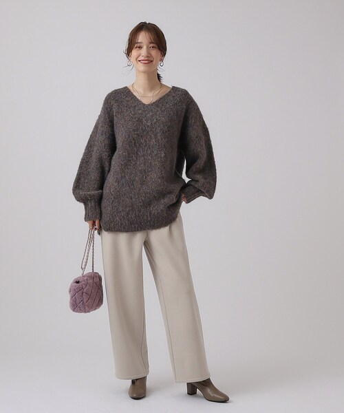 Cutie Blonde（キューティーブロンド）の「◆【レイヤードが楽しめる】ふわふわMIX Vネック ゆるニット（ニット/セーター・レディース・ダークブラウン/ブラウン系その他/ライトパープル/グリーン/ナチュラル・00）」の9枚目の写真