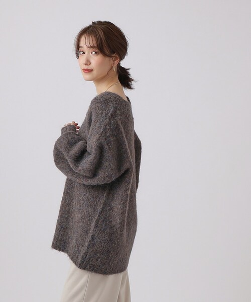 Cutie Blonde（キューティーブロンド）の「◆【レイヤードが楽しめる】ふわふわMIX Vネック ゆるニット（ニット/セーター・レディース・ダークブラウン/ブラウン系その他/ライトパープル/グリーン/ナチュラル・00）」の11枚目の写真