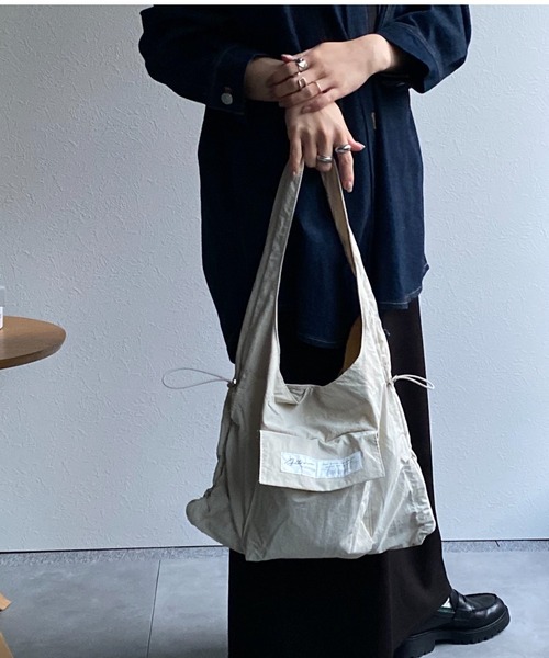 sakishimatokyo(サキシマトーキョー)の「<撥水加工つき>【軽量】ドロストトートバッグ/バック/BAG(トートバッグ・レディース・ブラック/アイボリー/グレー/ブルー・FREE)」の11枚目の写真