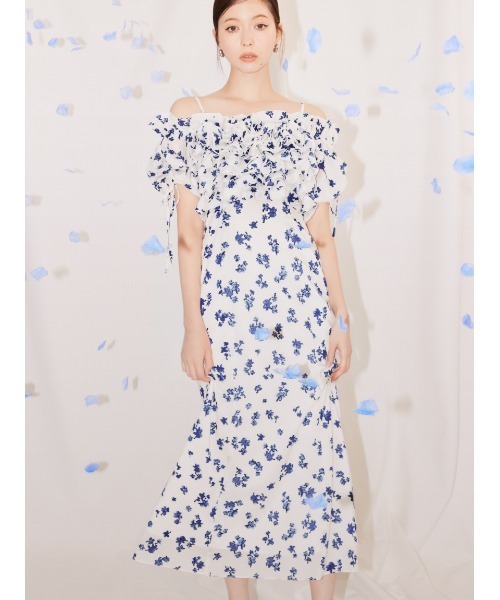 SNIDEL（スナイデル）の「【WEB限定サイズあり】ボリュームラッフルフリルプリントワンピース（ワンピース・レディース・ホワイト/ドット/ブラック・1/0/00）」の4枚目の写真