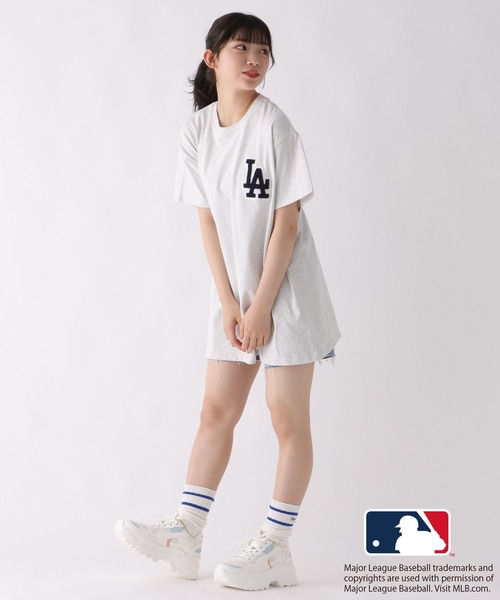 repipi armario（レピピ アルマリオ）の「【MLB】ワッペンミニワンピース（ワンピース・キッズ・オートミール/グレー/ブラック・MEDIUM/LARGE）」の2枚目の写真