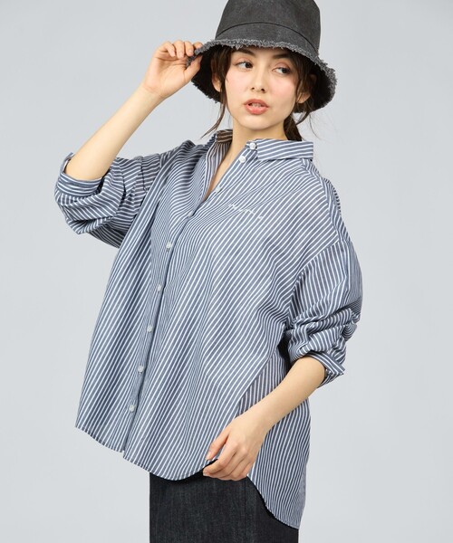 To b. by agnes b.（トゥービーバイアニエスベー）の「ストライプ コットン ロングスリーブ シャツ（シャツ/ブラウス・レディース・ネイビー・40/38/36）」の3枚目の写真