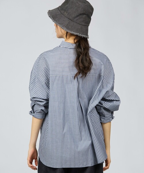 To b. by agnes b.（トゥービーバイアニエスベー）の「ストライプ コットン ロングスリーブ シャツ（シャツ/ブラウス・レディース・ネイビー・40/38/36）」の4枚目の写真