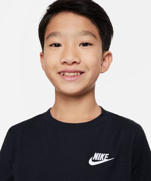 NIKE（ナイキ）の「NIKE/ナイキ キッズ Tシャツ LOGO YTH EMB ﾌｭｰﾁｭﾗ Tｼｬﾂ AR5254-010（Tシャツ/カットソー・キッズ・ブラック・160cm/150cm/140cm/130cm）」の5枚目の写真