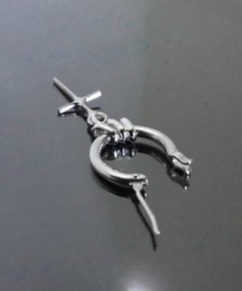 THE MILES(ザ マイルズ)の「GODSIZE ゴッドサイズ THIN HOOP with OVAL & CROSS シンフープ ウィズ オーバル & クロス(ピアス(片耳用)・メンズ・シルバー・FREE)」の2枚目の写真