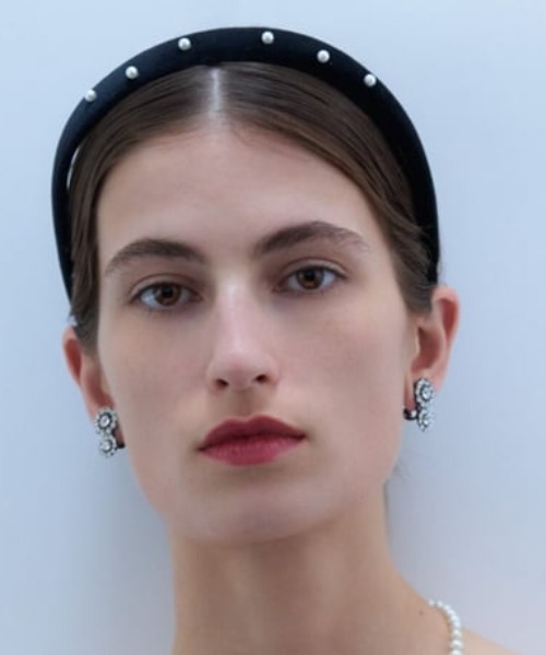IRIS47(イリスフォーセブン)の「【IRIS 47】grace wide headband/グレース ワイド ヘッドバンド(カチューシャ・レディース・ブラック系・FREE)」の1枚目の写真