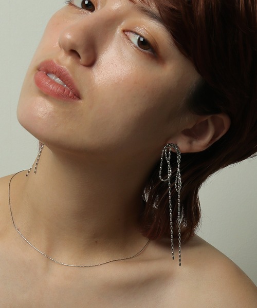 ORLEAN(オルレアン)の「【ORLEAN】ボールチェーンリボンピアス(ピアス(両耳用)・レディース・シルバー/ゴールド・フリー)」の2枚目の写真