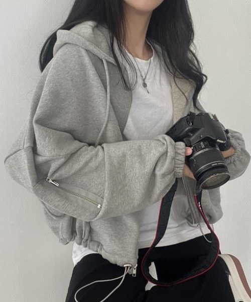 deux amour（ドゥーザムール）の「ドロストショートジップパーカー（パーカー・レディース・ライトグレー/グレー・FREE）」の2枚目の写真