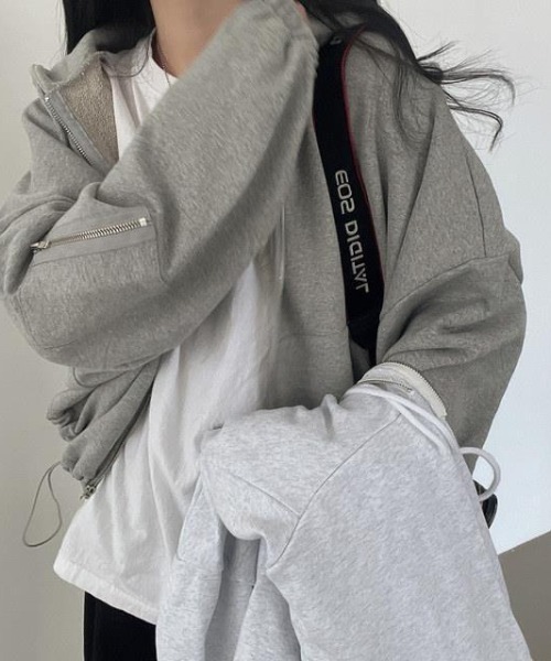 deux amour（ドゥーザムール）の「ドロストショートジップパーカー（パーカー・レディース・ライトグレー/グレー・FREE）」の7枚目の写真