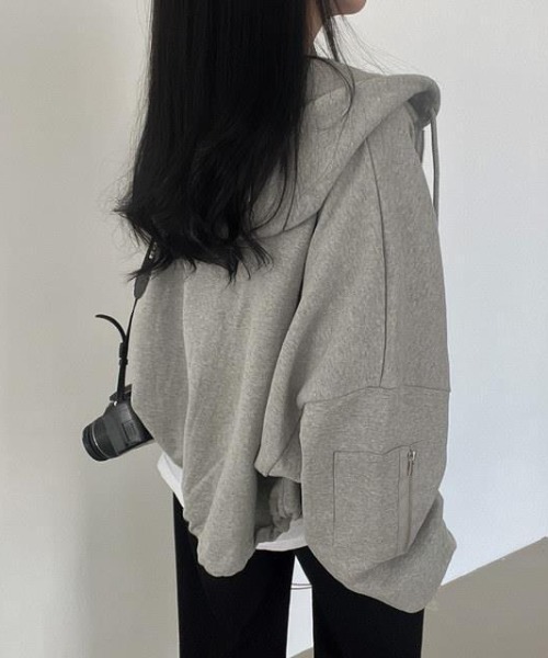 deux amour（ドゥーザムール）の「ドロストショートジップパーカー（パーカー・レディース・ライトグレー/グレー・FREE）」の13枚目の写真