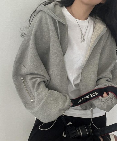 deux amour（ドゥーザムール）の「ドロストショートジップパーカー（パーカー・レディース・ライトグレー/グレー・FREE）」の8枚目の写真