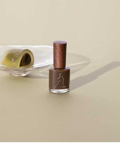 rihka（リーカ）の「nail polish（マニキュア/ジェルネイル・レディース・bare/bisous/blush/bon bon/calm/carob/celosia/chai tea/chaton/cinnamon/coussinet/dew/dove/etoile/gem/ginger/glow/key/la vie/lace/lens/levre/madeleine/melt/mere/mimosa/mint tea/neige d'ete/new day/peau/poppy/rihka/rose/serruria/shower/silk/sorbet a la violette/tan/sage/pur/amber/dimple/toffee/calin/mulled wine/whisker/lemon curd/uguisu・FREE）」の19枚目の写真