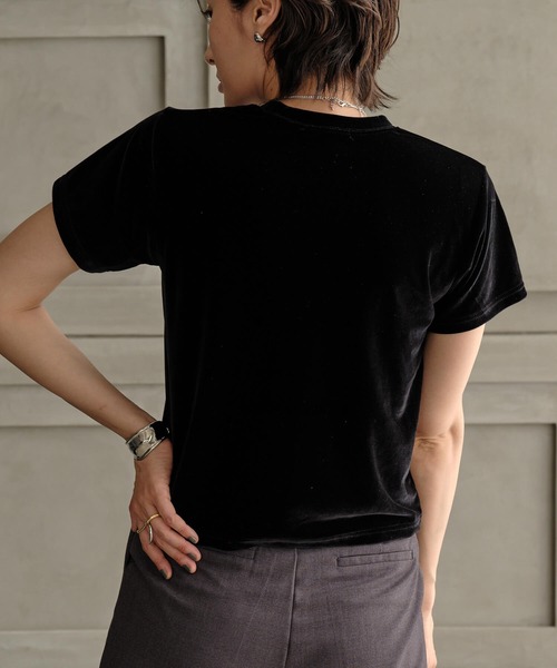 Mia (ミア)の「ベロアTシャツ(Tシャツ/カットソー・レディース・ベージュ/アイボリー/ブラック・FREE)」の5枚目の写真