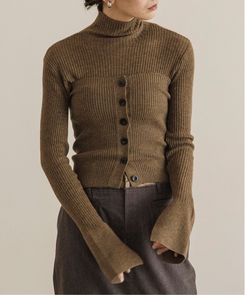 TENTO（テント）の「ビスチェ付 フレアカフスリブタートルニット（ニット/セーター・レディース・ブラウン/アイボリー/グレー/チャコールグレー・FREE）」の4枚目の写真