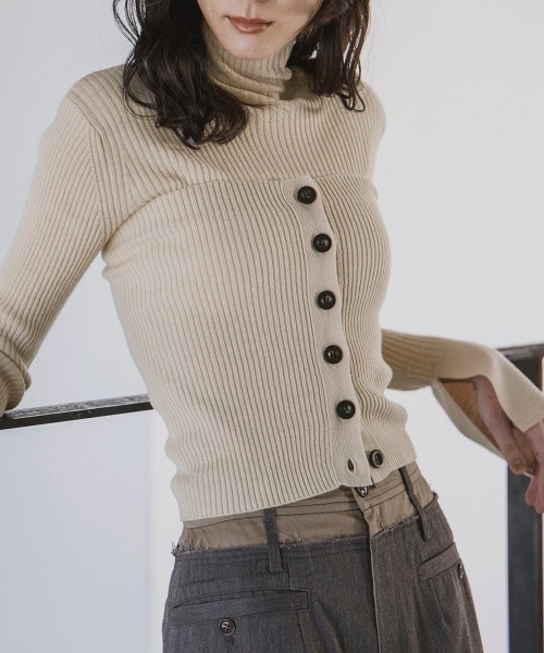 TENTO（テント）の「ビスチェ付 フレアカフスリブタートルニット（ニット/セーター・レディース・ブラウン/アイボリー/グレー/チャコールグレー・FREE）」の12枚目の写真