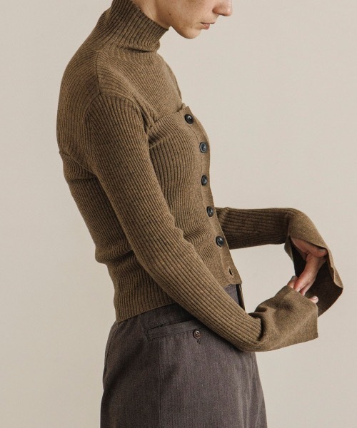 TENTO（テント）の「ビスチェ付 フレアカフスリブタートルニット（ニット/セーター・レディース・ブラウン/アイボリー/グレー/チャコールグレー・FREE）」の21枚目の写真