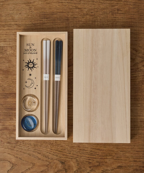 新品QUEEN + ADAM LAMBERT 箸置きセットクリアファイル付 SUN&MOON ペア箸&箸置きセット（カトラリー）｜BIRTHDAY BAR