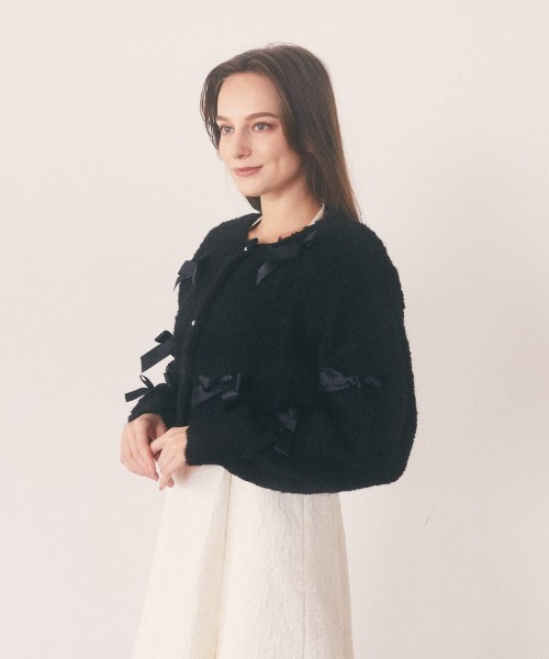 Maison de FLEUR（メゾンドフルール）の「絆のリボンカーディガン（カーディガン/ボレロ・レディース・アイボリー/ブラック・FREE）」の4枚目の写真