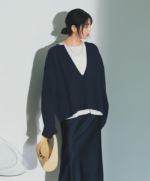 UR'S(ユアーズ)の「ディープキーネックワイドニット(ニット/セーター・レディース・ブラック/ネイビー/杢グレー・M/S/L)」の3枚目の写真