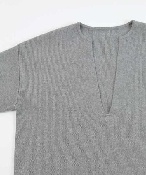 UR'S(ユアーズ)の「ディープキーネックワイドニット(ニット/セーター・レディース・ブラック/ネイビー/杢グレー・M/S/L)」の17枚目の写真