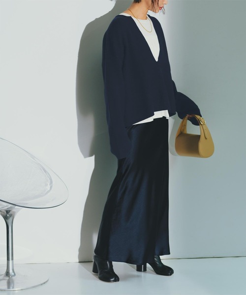 UR'S(ユアーズ)の「ディープキーネックワイドニット(ニット/セーター・レディース・ブラック/ネイビー/杢グレー・M/S/L)」の9枚目の写真