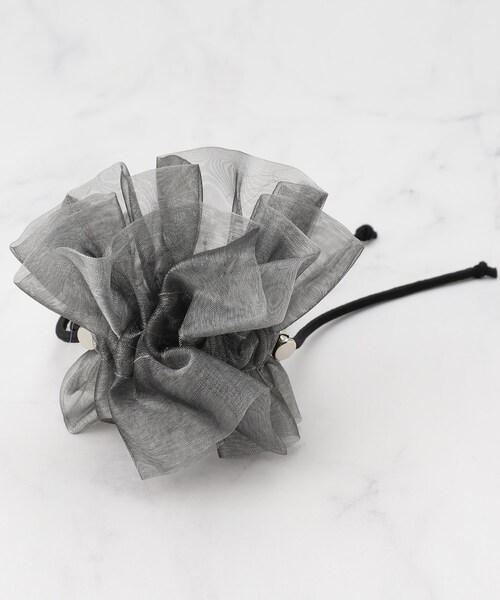 SHOO・LA・RUE（シューラルー）の「◆ドロストシュシュ（その他ヘアアクセサリー・レディース・グレー/ブラック/オリーブ・00）」の5枚目の写真