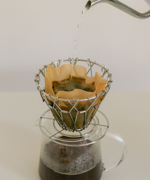 URBAN RESEARCH DOORS(アーバンリサーチドアーズ)の「KIKKERLAND コラプシブルコーヒードリッパー(キッチンツール・レディース・シルバー・-)」の13枚目の写真