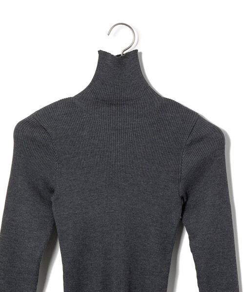 ADAM ET ROPE'(アダムエロペ)の「【公式サイト限定】【AURALEE(オーラリー)】 SUPER FINE WOOL HIGH GAUGE RIB KNIT TURTLE(ニット/セーター・レディース・レッド・1)」の4枚目の写真