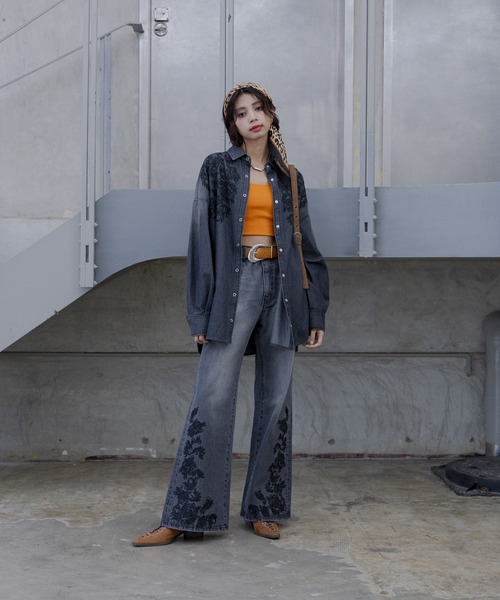 PAGEBOY（ページボーイ）の「シシュウデニムシャツ（シャツ/ブラウス・レディース・オフホワイト/ブルー/ブラック・FREE）」の4枚目の写真