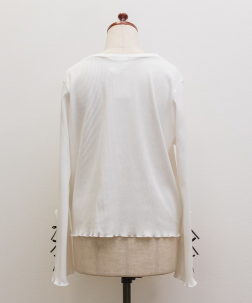 CLETTE(クレット)の「リボン使いフレア袖プルオーバー(Tシャツ/カットソー・レディース・オフホワイト/ブラック・4L/3L/LL)」の8枚目の写真