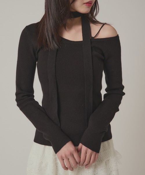 ポイントプレートチョーカーニットオフショルダー △Choker Off Shoulder Knit / チョーカー付きオフショルダー