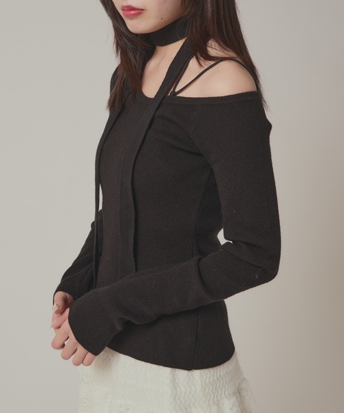 BLANK　（ブランク）の「Choker Off Shoulder Knit / チョーカー付きオフショルダーニット（ニット/セーター・レディース・ブラック/グレー・FREE）」の7枚目の写真