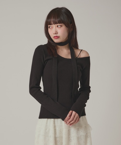 ポイントプレートチョーカーニットオフショルダー △Choker Off Shoulder Knit / チョーカー付きオフショルダー
