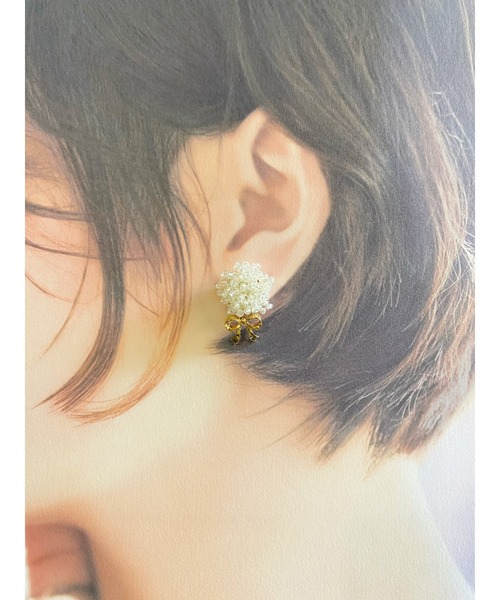 tone(トーン)の「【Hi-na】パールホワイトつぶビーズ×セレクトパーツ イヤリング(MA)(イヤリング・レディース・ゴールド/ホワイト・FREE)」の9枚目の写真