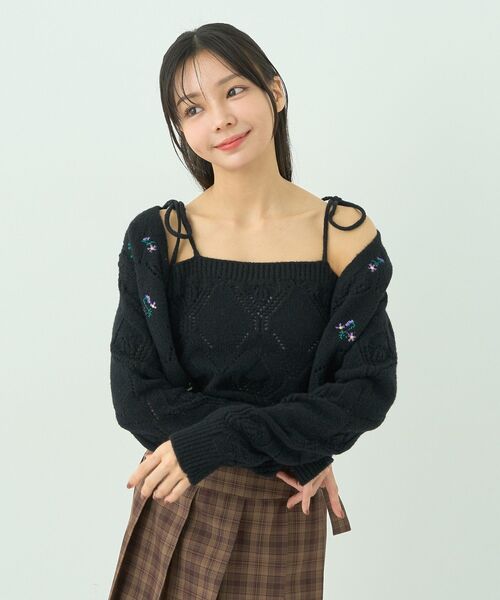 earth music&ecology（アースミュージックアンドエコロジー）の「SET2点刺繍ビスチェ＋カーディガン（カーディガン/ボレロ・レディース・アイボリー/ピンク/ブラック・FREE）」の21枚目の写真