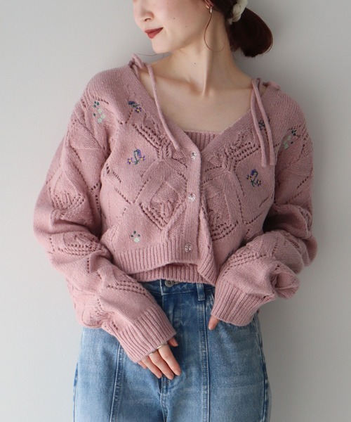 earth music&ecology（アースミュージックアンドエコロジー）の「SET2点刺繍ビスチェ＋カーディガン（カーディガン/ボレロ・レディース・アイボリー/ピンク/ブラック・FREE）」の3枚目の写真