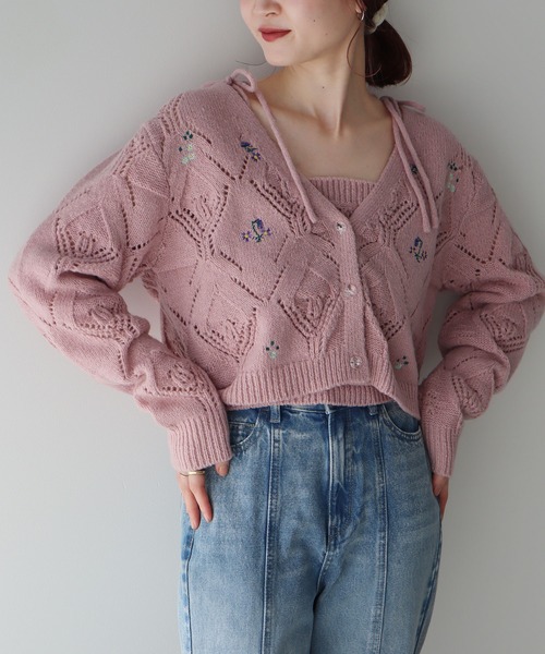 earth music&ecology（アースミュージックアンドエコロジー）の「SET2点刺繍ビスチェ＋カーディガン（カーディガン/ボレロ・レディース・アイボリー/ピンク/ブラック・FREE）」の4枚目の写真
