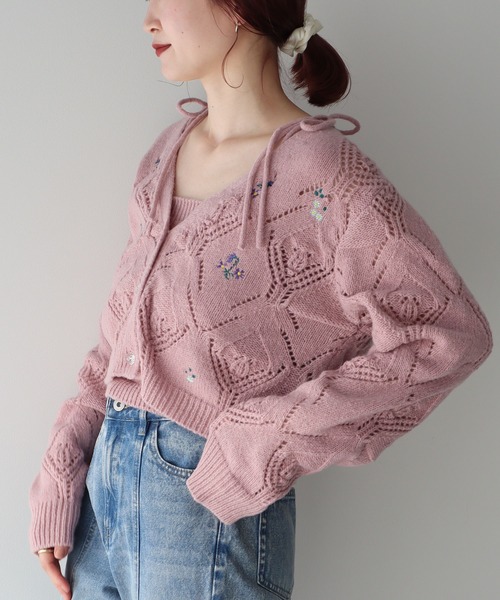 earth music&ecology（アースミュージックアンドエコロジー）の「SET2点刺繍ビスチェ＋カーディガン（カーディガン/ボレロ・レディース・アイボリー/ピンク/ブラック・FREE）」の5枚目の写真