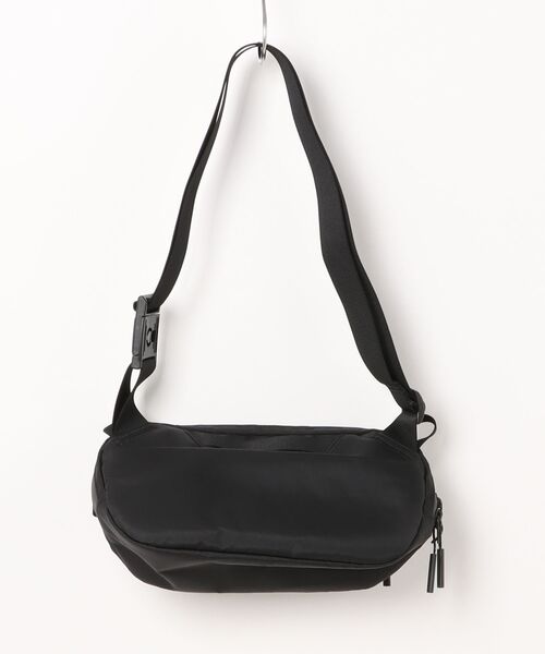 Aer(エアー)の「【Aer / エアー】 Travel Collection Day Sling 3 X-Pac(ショルダーバッグ・メンズ・ブラック・FREE)」の2枚目の写真
