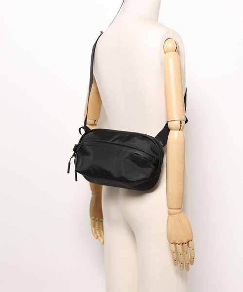 Aer(エアー)の「【Aer / エアー】 Travel Collection Day Sling 3 X-Pac(ショルダーバッグ・メンズ・ブラック・FREE)」の11枚目の写真