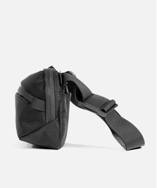 Aer(エアー)の「【Aer / エアー】 Travel Collection Day Sling 3 X-Pac(ショルダーバッグ・メンズ・ブラック・FREE)」の13枚目の写真