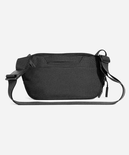 Aer(エアー)の「【Aer / エアー】 Travel Collection Day Sling 3 X-Pac(ショルダーバッグ・メンズ・ブラック・FREE)」の14枚目の写真