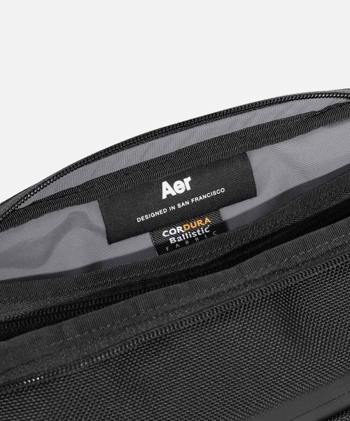 Aer(エアー)の「【Aer / エアー】 Travel Collection Day Sling 3 X-Pac(ショルダーバッグ・メンズ・ブラック・FREE)」の4枚目の写真