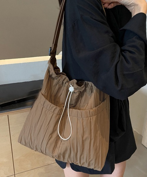 Miniministore(ミニミニストア)の「ショルダーバッグ 大容量 巾着バッグ(ショルダーバッグ・レディース・ブラウン/オフホワイト/ピンク/ブラック・FREE)」の1枚目の写真