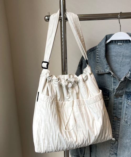 Miniministore(ミニミニストア)の「ショルダーバッグ 大容量 巾着バッグ(ショルダーバッグ・レディース・ブラウン/オフホワイト/ピンク/ブラック・FREE)」の2枚目の写真