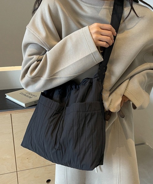 Miniministore(ミニミニストア)の「ショルダーバッグ 大容量 巾着バッグ(ショルダーバッグ・レディース・ブラウン/オフホワイト/ピンク/ブラック・FREE)」の3枚目の写真